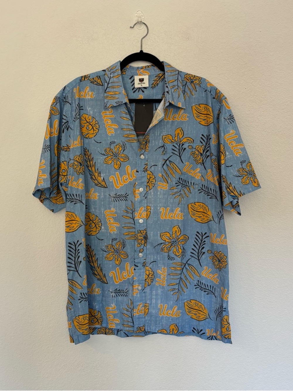 UCLA Bruins Wes and Willy Mens College Hawaiian Short Sleeve NWT